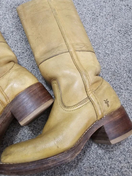 The VTG 90s Frye Campus Longhorn Banana Boots in women's size 6.5B - Picture 4 of 8